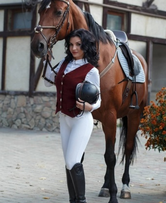 Сексапильная красотка готова приласкать тебя и позаботиться о твоем наслаждении. Позволь мне окунуть тебя в мир страсти и удовольствия, где ты забудешь обо всех своих проблемах. Тебе стоит попробовать! Звони прямо сейчас! 2110, 34 года