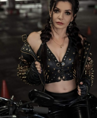 Сексапильная красотка готова приласкать тебя и позаботиться о твоем наслаждении. Позволь мне окунуть тебя в мир страсти и удовольствия, где ты забудешь обо всех своих проблемах. Тебе стоит попробовать! Звони прямо сейчас! 2110, 34 года